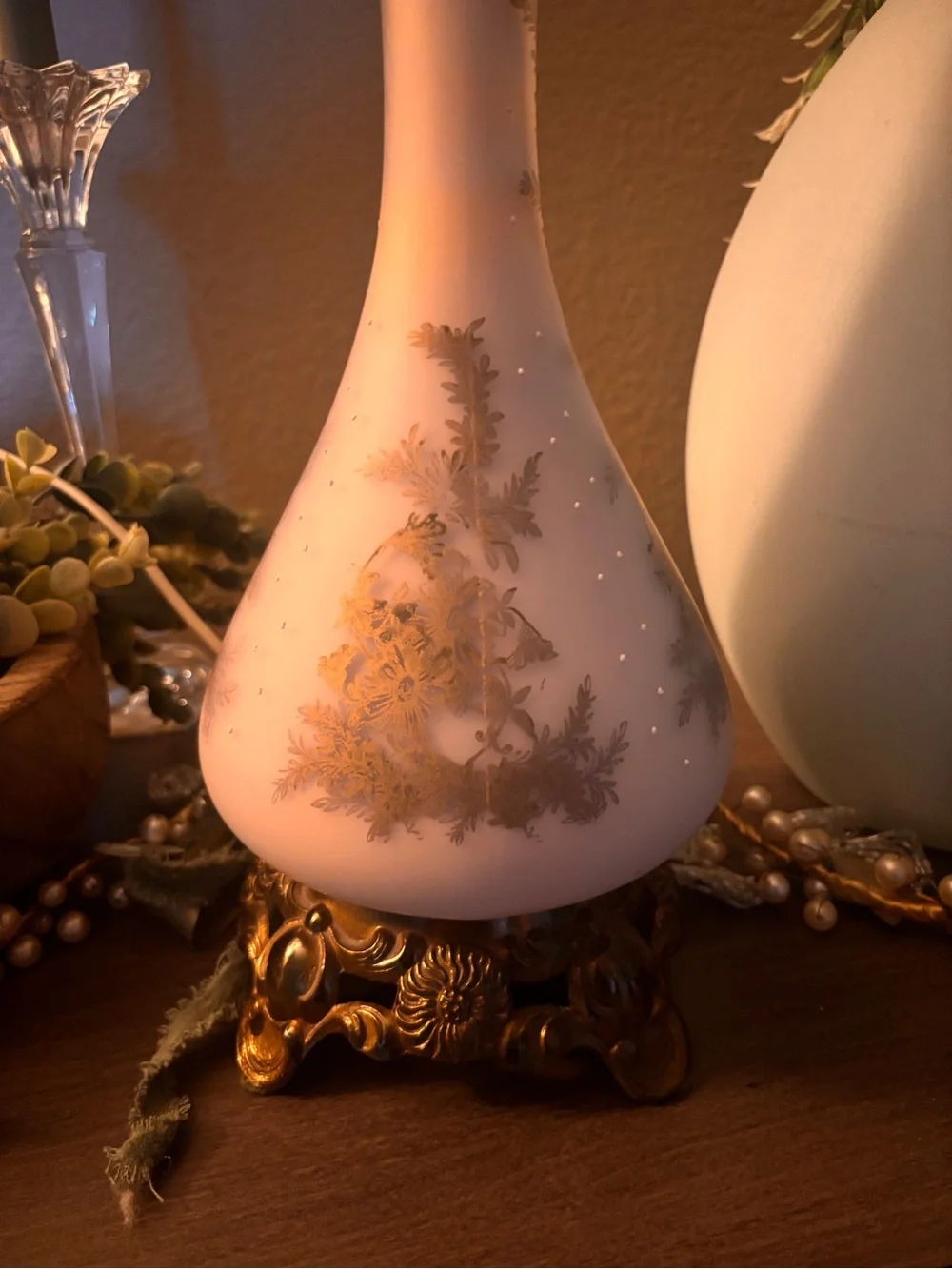 Vintage Milk Glass Table Lamp Gold Floral Ornate Metal Base 22” Working